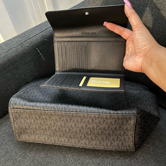 Authentic Michael Kors bundle - Picture 2 of 3